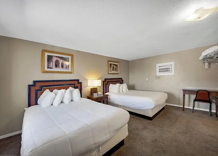 Badlands Hotel & Campground