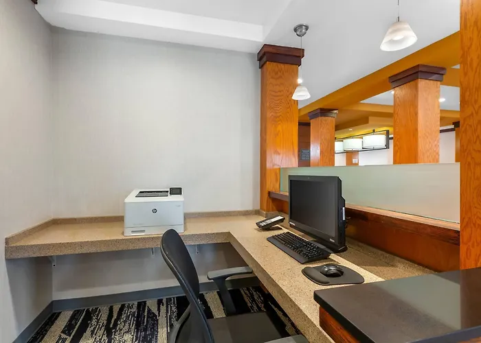 Comfort Inn & Suites Akron South