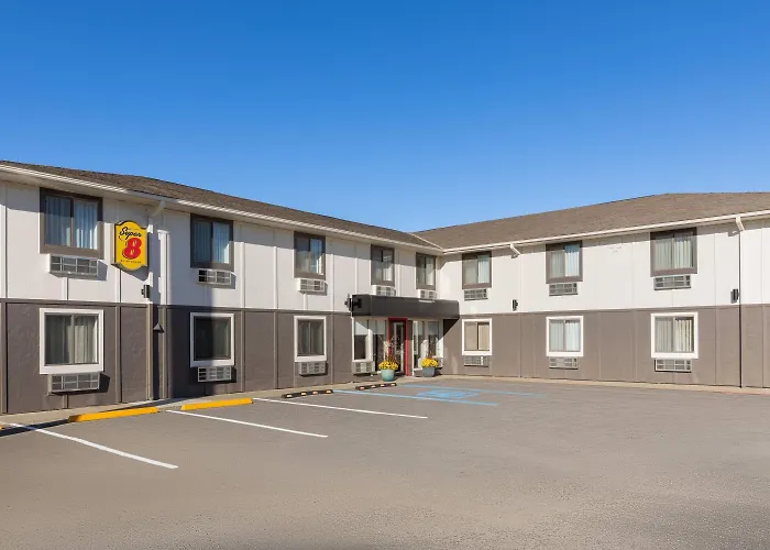 Super 8 By Wyndham Rock Port Mo