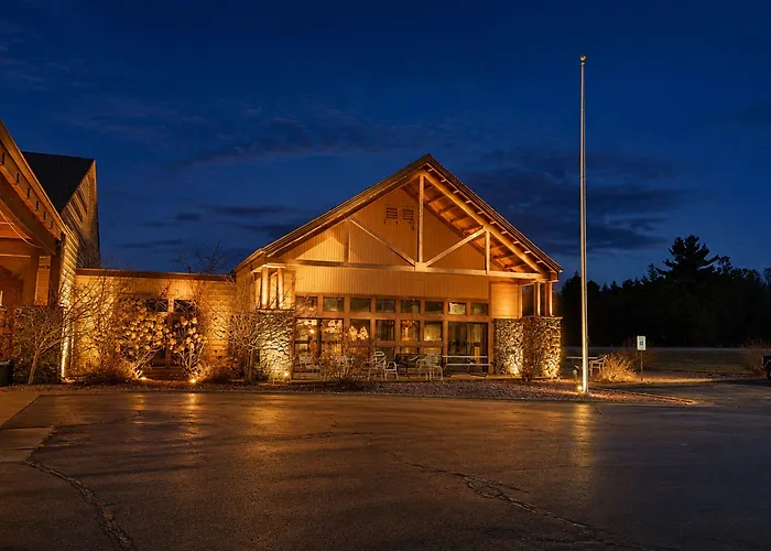 Coratel Inn & Suites By Jasper Black River Falls, Wi