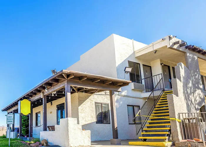 Super 8 By Wyndham Barstow