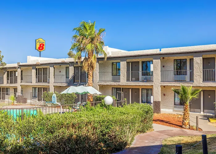 Super 8 By Wyndham Barstow