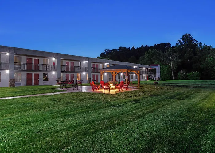 Red Roof Inn & Suites Wilkesboro