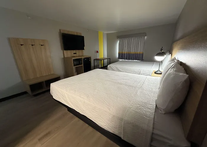 Super 8 By Wyndham Richfield Cleveland