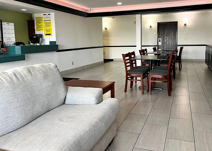 Super 8 By Wyndham Madison In