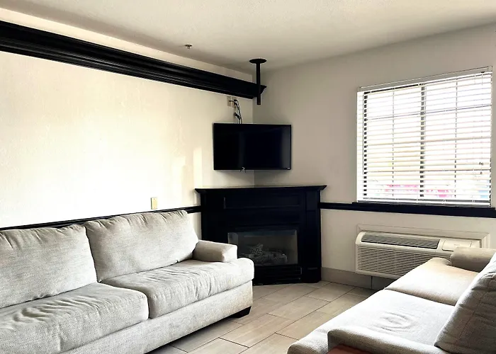 Super 8 By Wyndham Madison In
