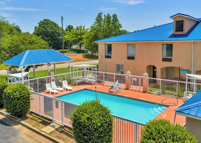 Gray Inn & Suites