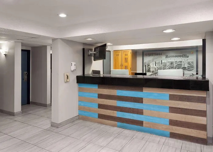 Super 8 By Wyndham Romeoville Bolingbrook