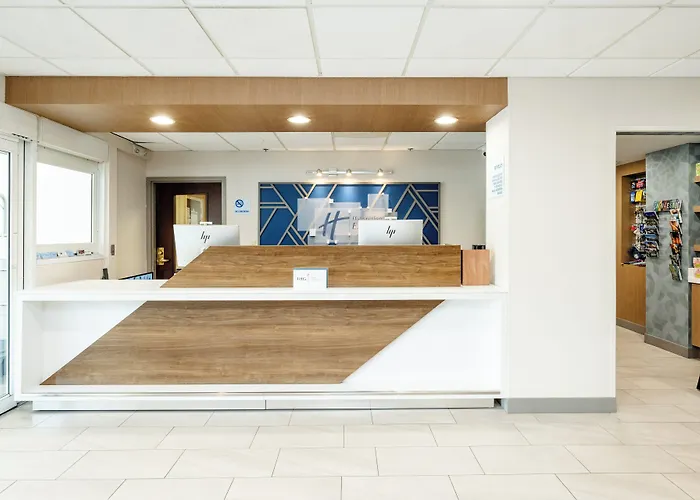 Holiday Inn Express Hotel & Suites Charleston - Northwoods By Ihg