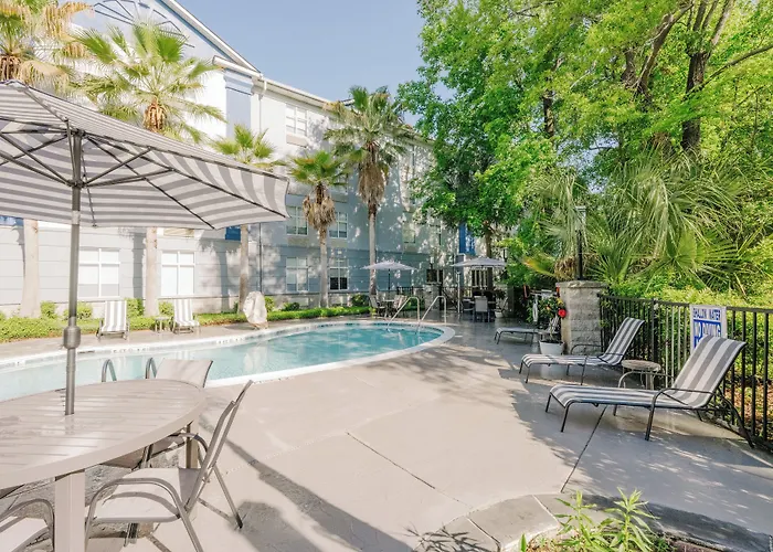 Holiday Inn Express Hotel & Suites Charleston - Northwoods By Ihg