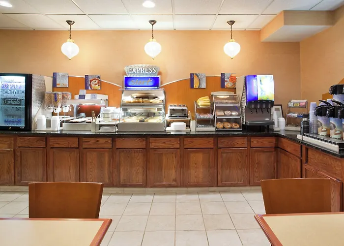 Holiday Inn Express Hotel & Suites Cleveland-Streetsboro By Ihg