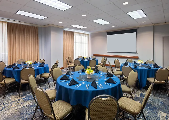 Hampton Inn & Suites Country Club Plaza