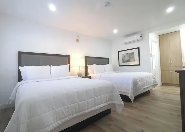 Lamplighter Inn & Suites