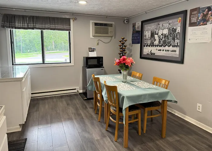Super 8 By Wyndham Chaska