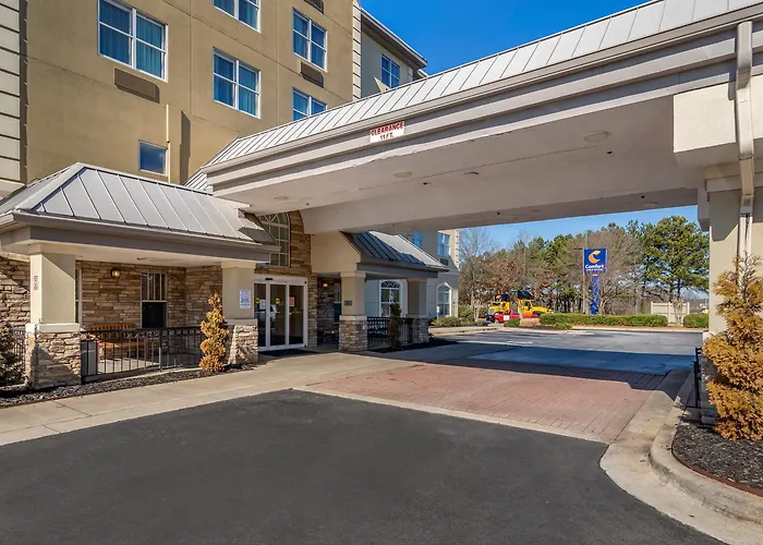 Comfort Inn & Suites Near Six Flags