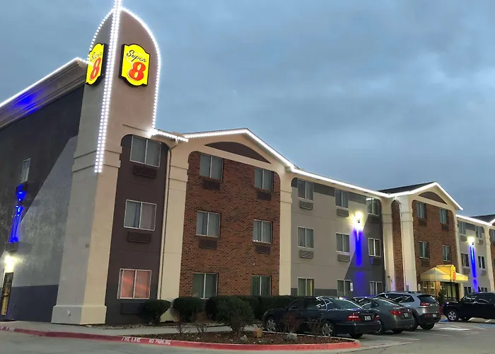 Super 8 By Wyndham Bedford Dfw Airport West