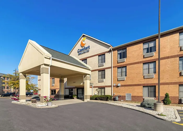 Comfort Inn & Suites Near Tinley Park Amphitheater