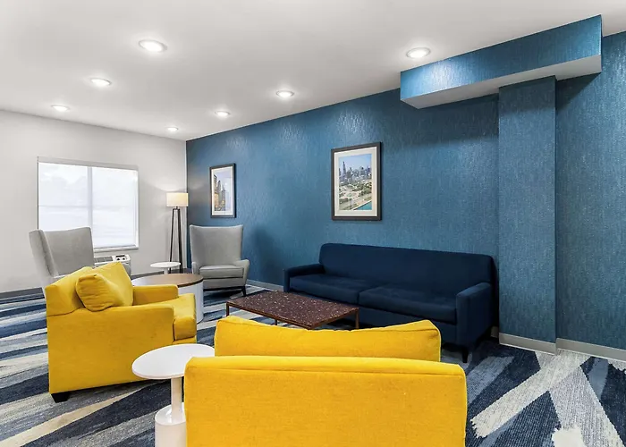 Comfort Inn & Suites Near Tinley Park Amphitheater