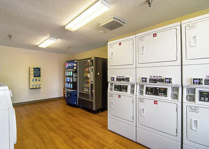 Hometowne Studios By Red Roof Chicago - Waukegan