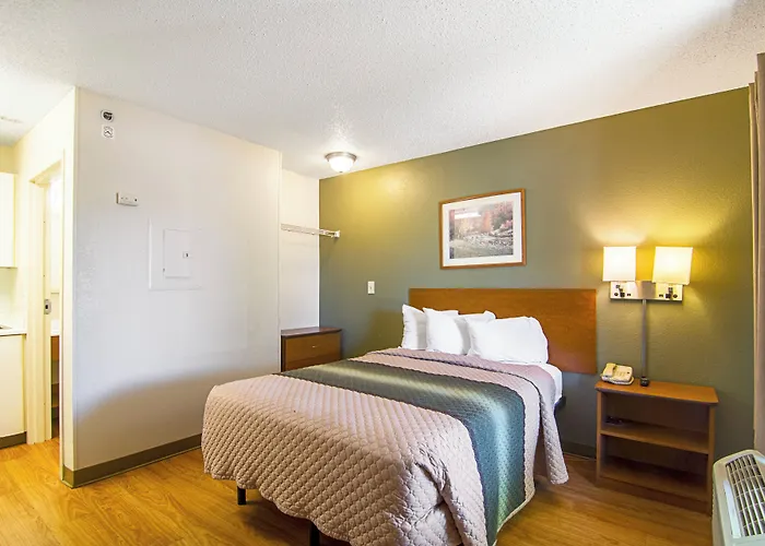 Hometowne Studios By Red Roof Chicago - Waukegan