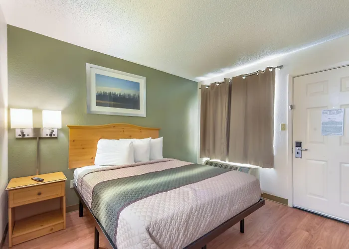 Hometowne Studios By Red Roof Dallas - North Addison - Tollway