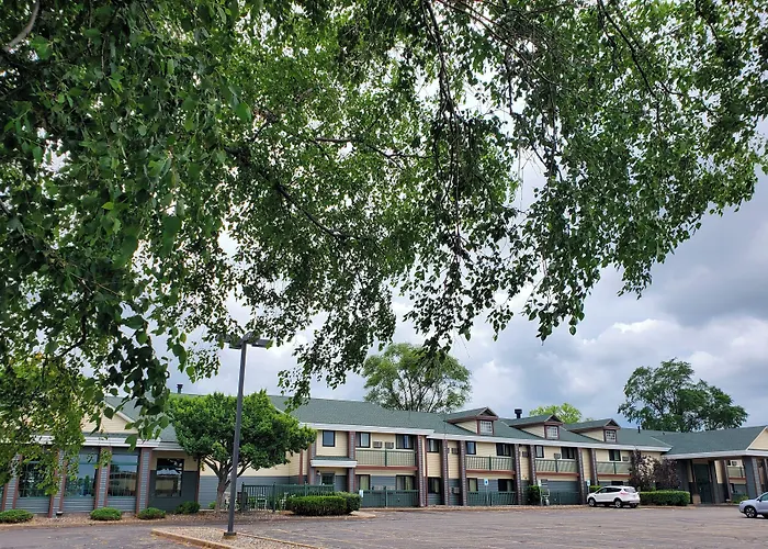 Super 8 By Wyndham Hudson