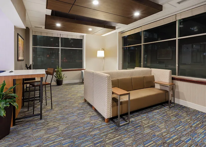 Holiday Inn Express Hotel & Suites Minneapolis-Downtown Convention Center By Ihg