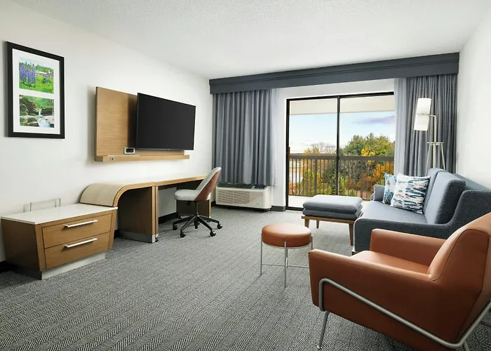 Courtyard By Marriott Concord