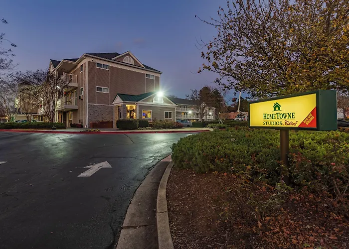 Hometowne Studios By Red Roof Atlanta - Chamblee