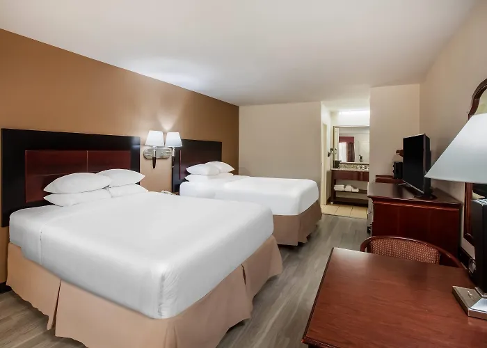Days Inn & Suites By Wyndham Tyler