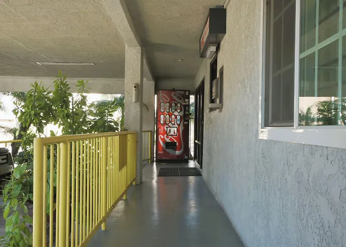 Welcome Inn Corona