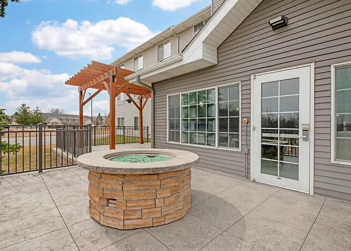 Country Inn & Suites By Radisson, West Bend, Wi