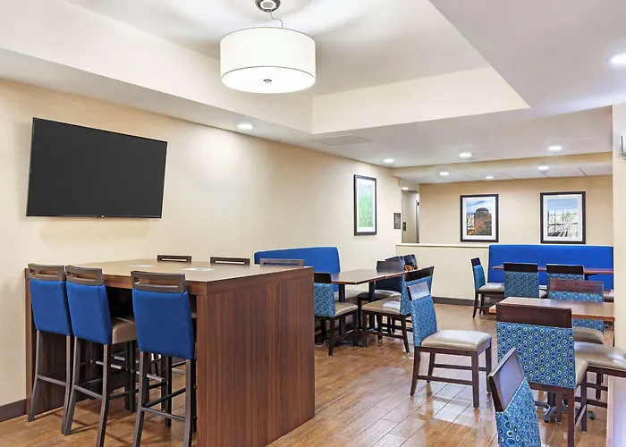 Comfort Suites Hanes Mall
