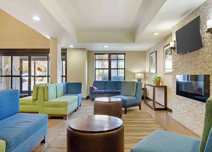 Comfort Suites Hanes Mall