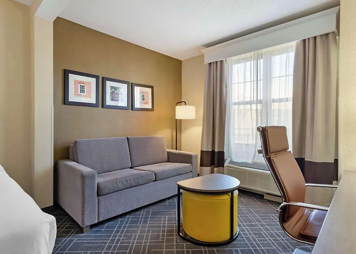Comfort Suites Hanes Mall