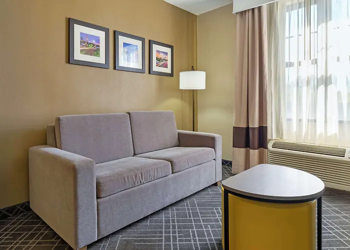 Comfort Suites Hanes Mall