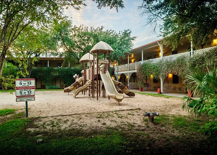 Family Garden Inn & Suites