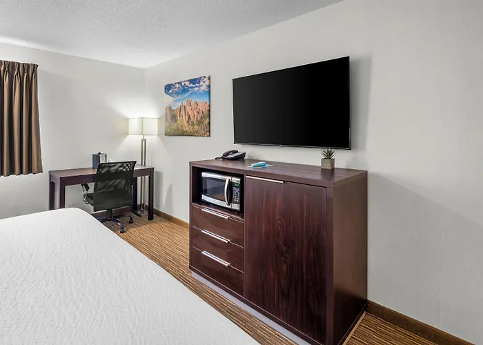 Everspring Inn & Suites