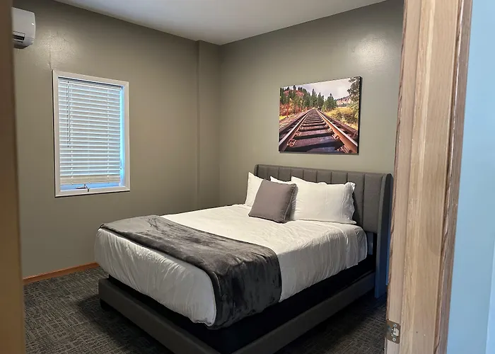 Everspring Inn & Suites