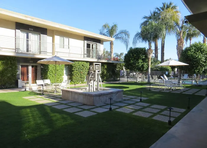 7 Springs Inn & Suites