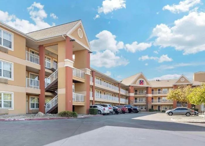 Studio 6 Suites Fresno North Ca