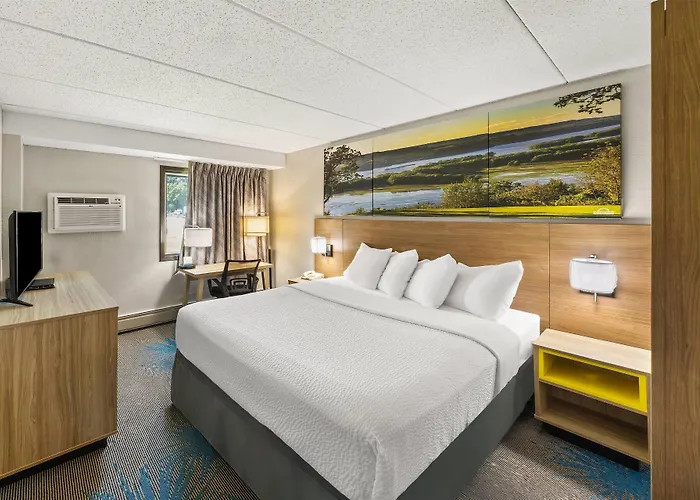 Days Inn By Wyndham Winona