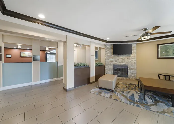 Best Western Plus Twin View Inn & Suites