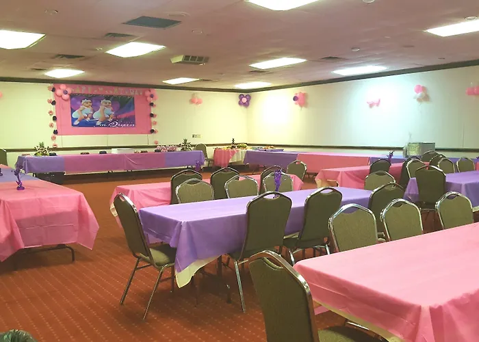 Trade Winds Central Inn