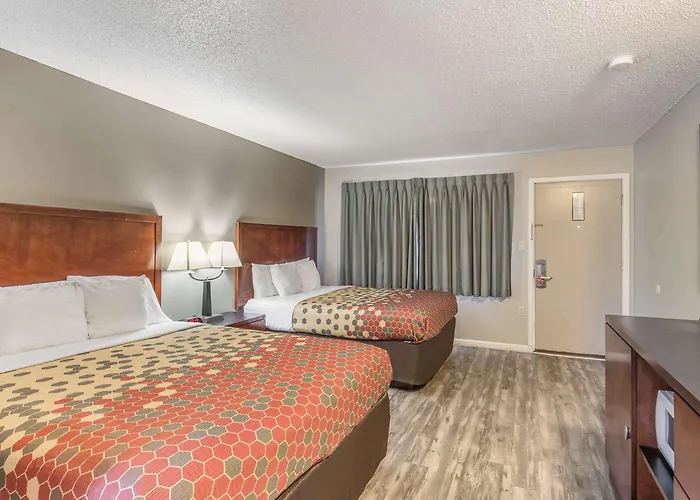Econo Lodge Inn & Suites Yreka