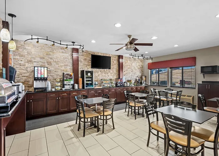 Quality Inn & Suites Des Moines Airport