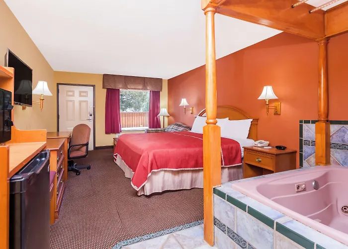 Regency Inn & Suites-Hamilton Place