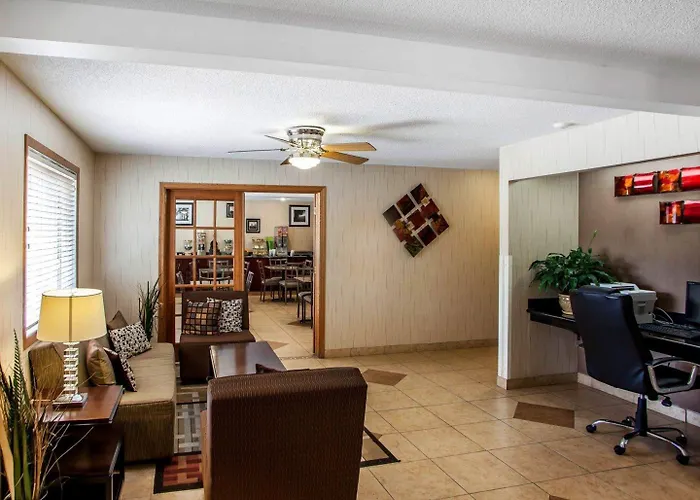 Quality Inn & Suites Davenport Near I-80