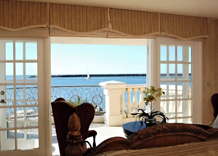 Oceanside Marina Suites - A Waterfront Hotel