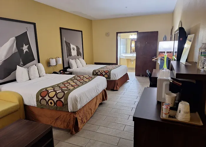 Super 8 By Wyndham Weslaco